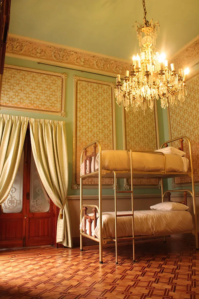Leonora Hostal Puebla